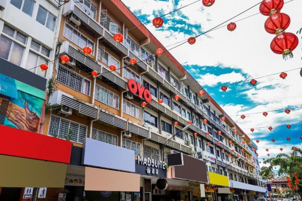 Oyo 43993 Madsuite Kota Kinabalu Exterior foto